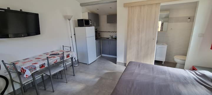 Mignon Petit Studio Indépendant Climatisé Au Calme - Fos-sur-Mer