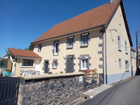 Gîte au coeur de l'Auvergne - La Piloune