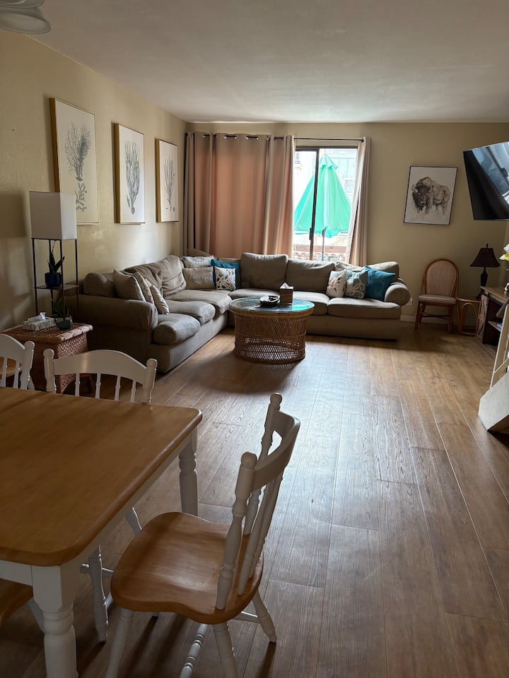 Catalina 2 Br 2.5 Bath Condo W/golf Cart Option - Santa Catalina Island, CA