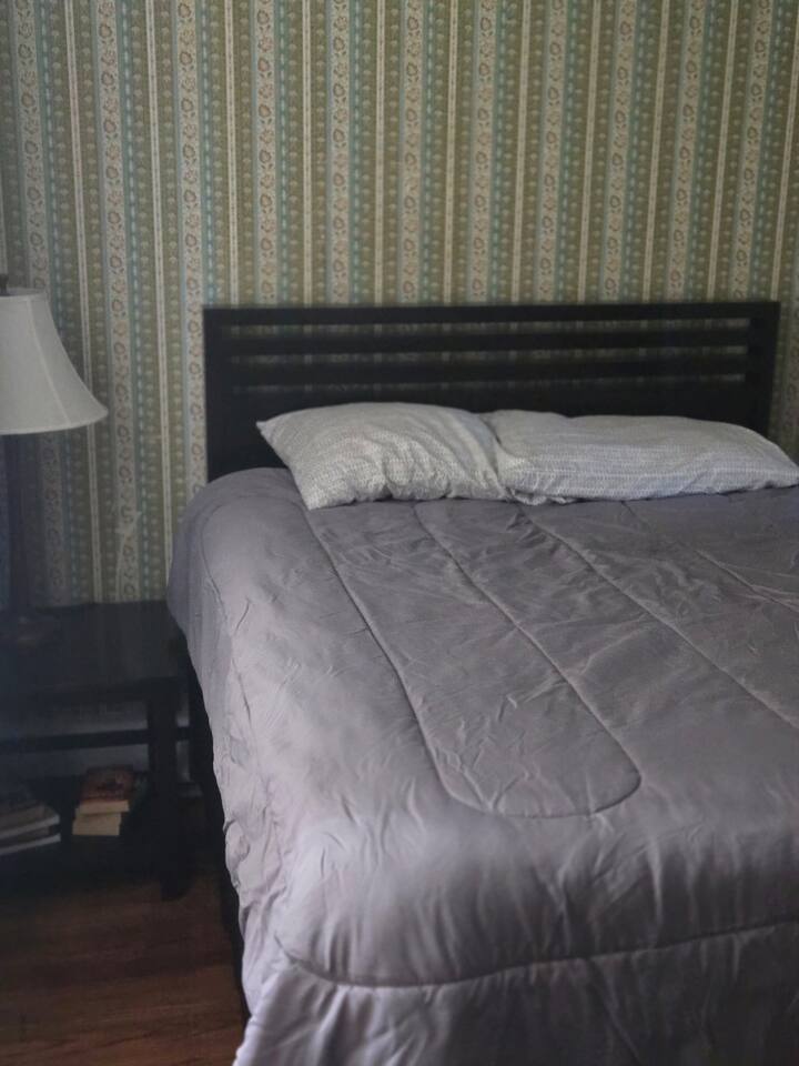 חדר שינה בקומה הראשונה