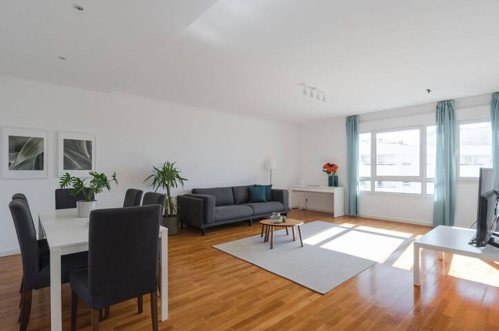 2 Bedroom Luxury Condo Apartment – Super spacious