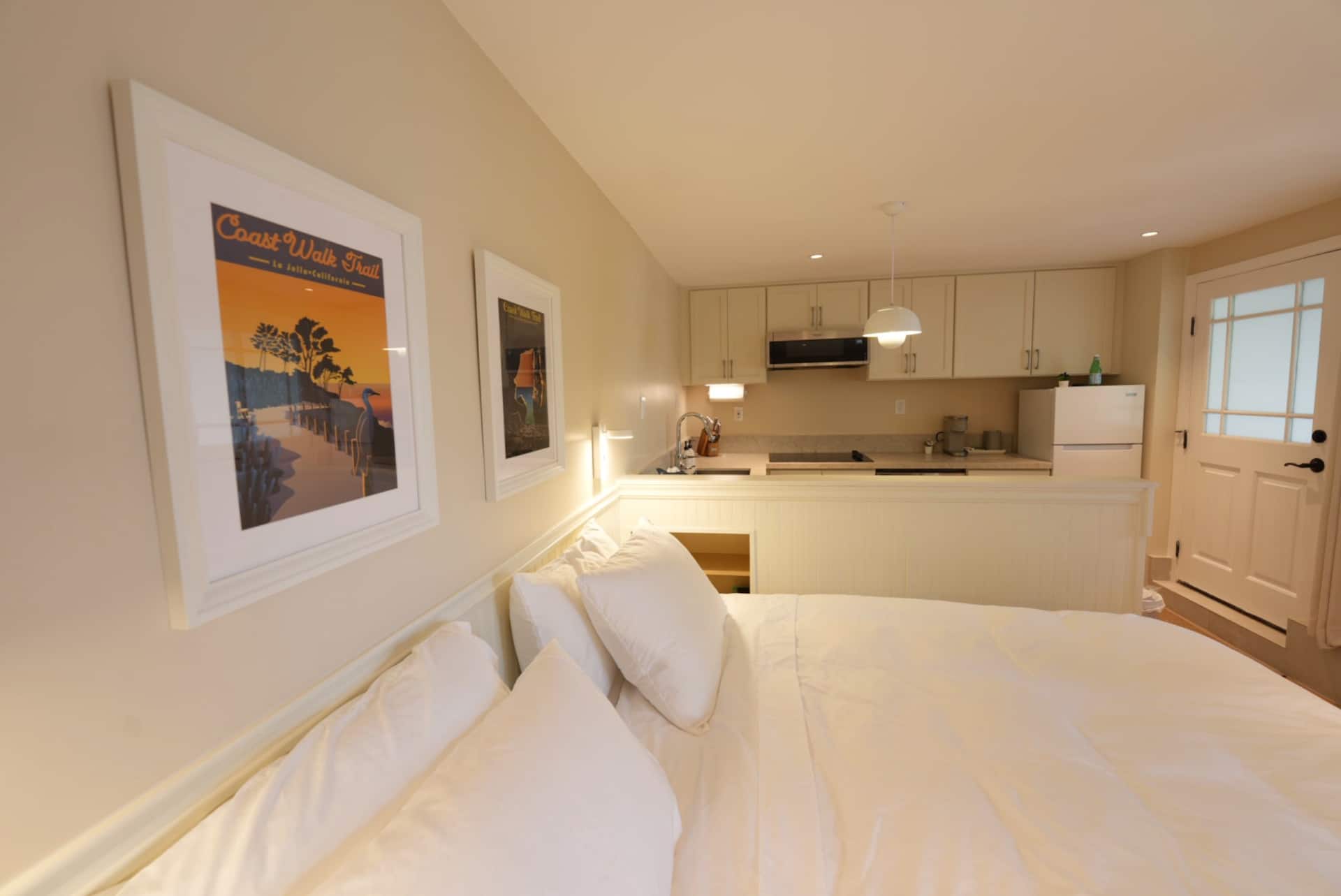 Oceanfront La Jolla Cove Studio-2025 Remodeled