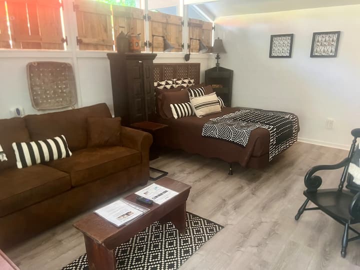 พื้นที่ห้องนอน/ห้องนั่งเล่นรวมกัน