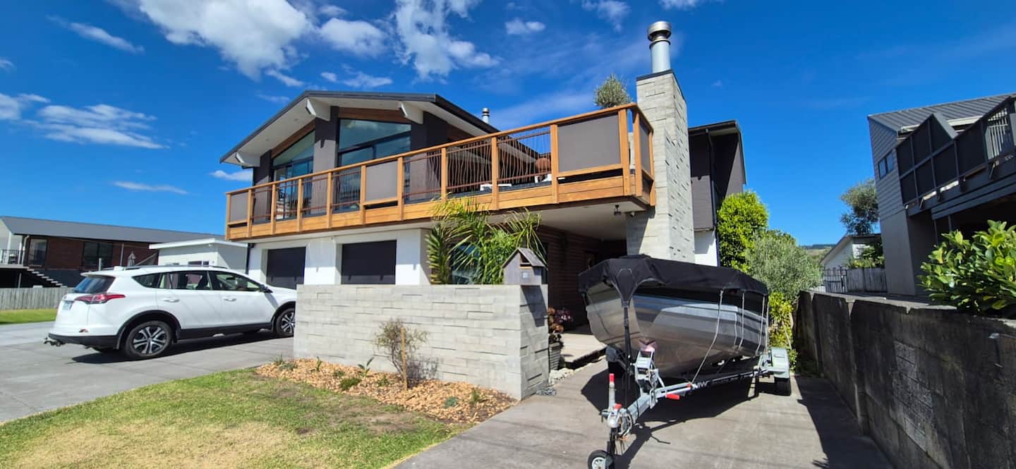 Spacious Modern Beach House – Prime Location 1