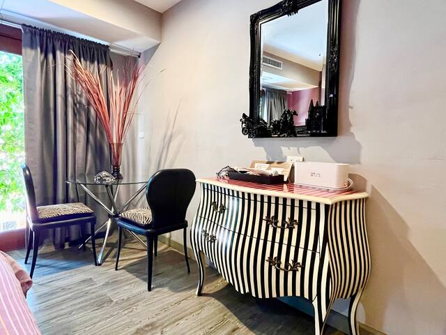 6BD+6.5Bath Stylish Homestay/ Free Pick Airport* gallery image 2