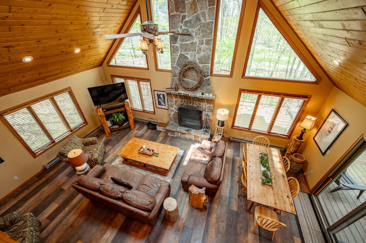 Dog Friendly Retreat W/ Skylights & Soaking Tub - Deep Creek Lake, MD