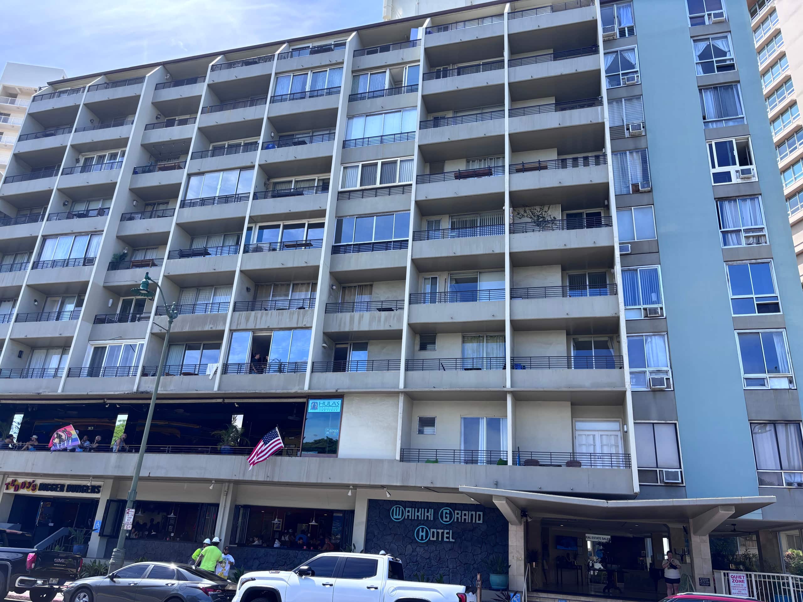 Condo in Honolulu · ★4.89 · 2 bedrooms · 5 beds · 1 private bath - Image 12