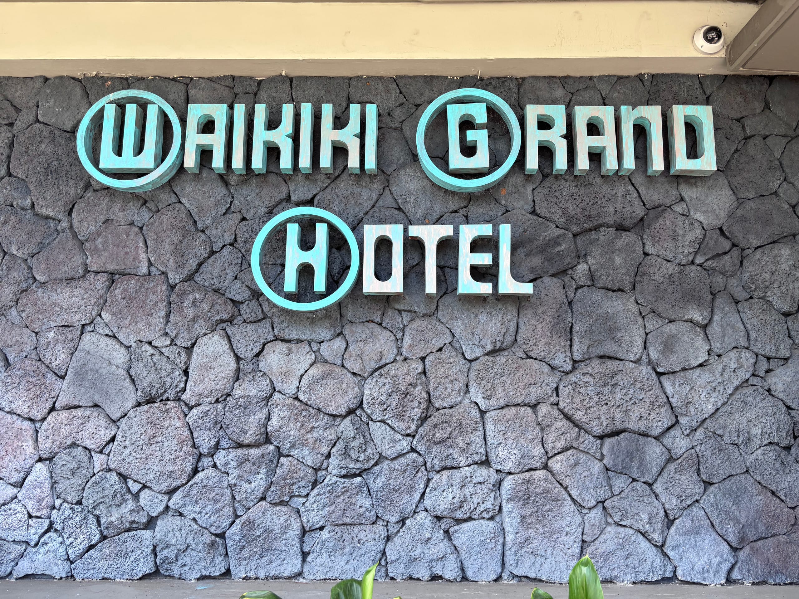 Condo in Honolulu · ★4.89 · 2 bedrooms · 5 beds · 1 private bath - Image 11