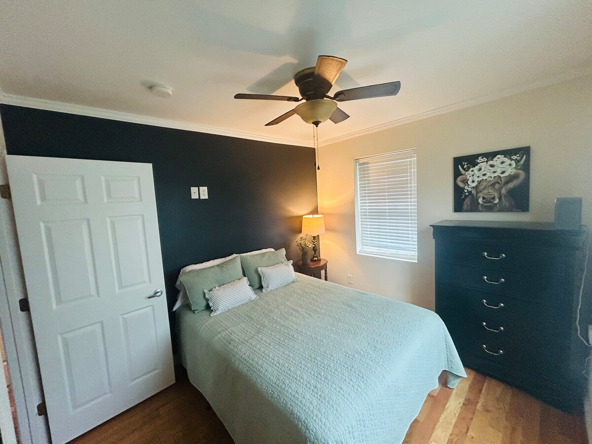 חדר שינה למטה - מיטת קווין סייז