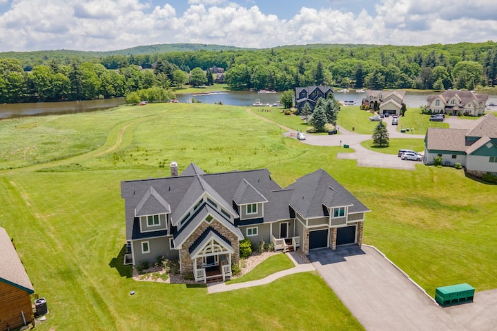 Luxury Lodge W/ Lake Access, Hot Tub & Games - Deep Creek Lake, MD