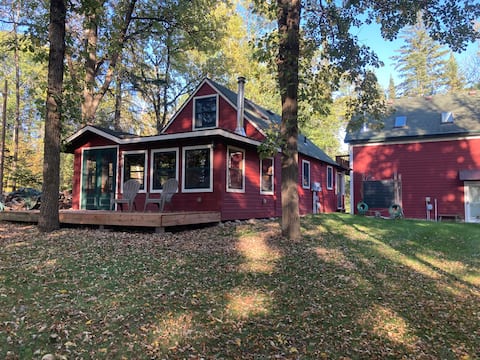 Cozy Cabin with Fireplaces & Lakefront Sunsets