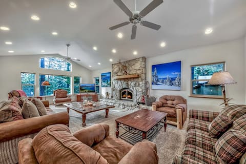 Black Bear Villa - large 4 BR, 4 BA, hot tub,