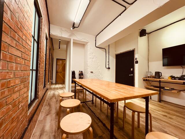 步行西門紅樓商圈 + 西門MRT 出口8秒 團體家庭 gallery image 4