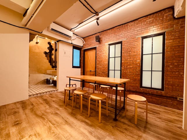 步行西門紅樓商圈 + 西門MRT 出口8秒 團體家庭