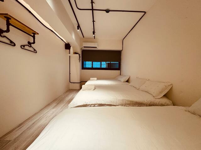 步行西門紅樓商圈 + 西門MRT 出口8秒 團體家庭 gallery image 3