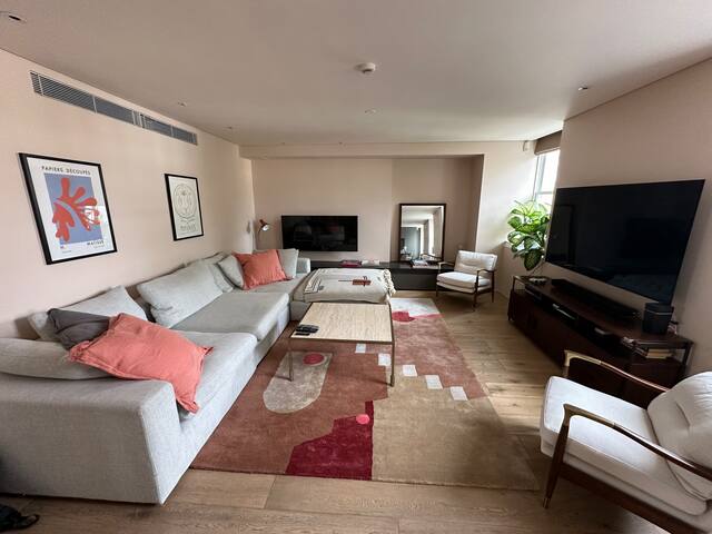 Luxury 2BR Notting Hill Flat • Terraces, Lift & AC gallery image 5
