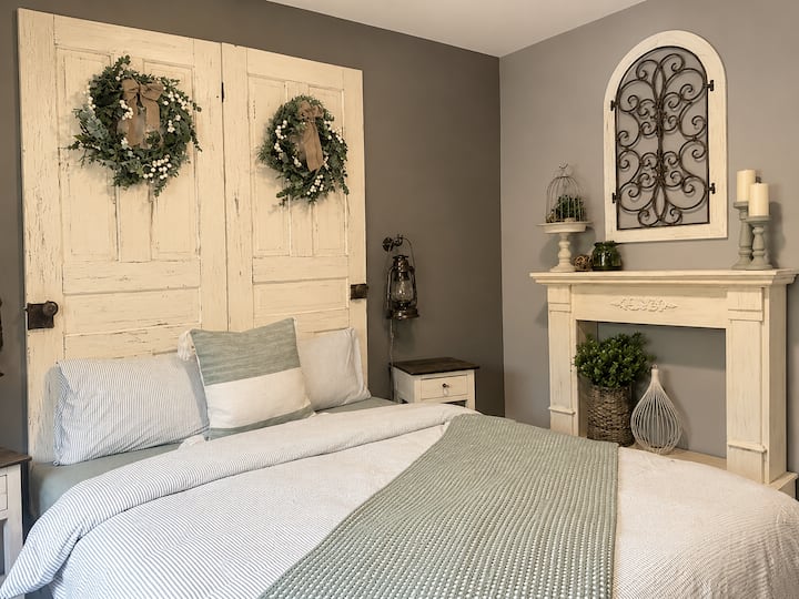 Bedroom 3 - upper level, queen size bed, smart TV, blackout curtains