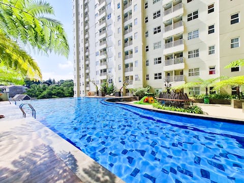 Deluxe 2BR. Parahyangan Residences by AYA Stays