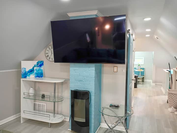 Spacious  Loft W/full  Kitchen & Bath - Detroit, MI