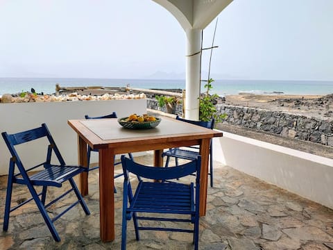 Calm and rest facing the sea and close to the mountain