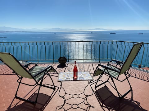 Proprietà Airbnb di successo: La petit maison in villa(private parking included) a Vietri Sul Mare