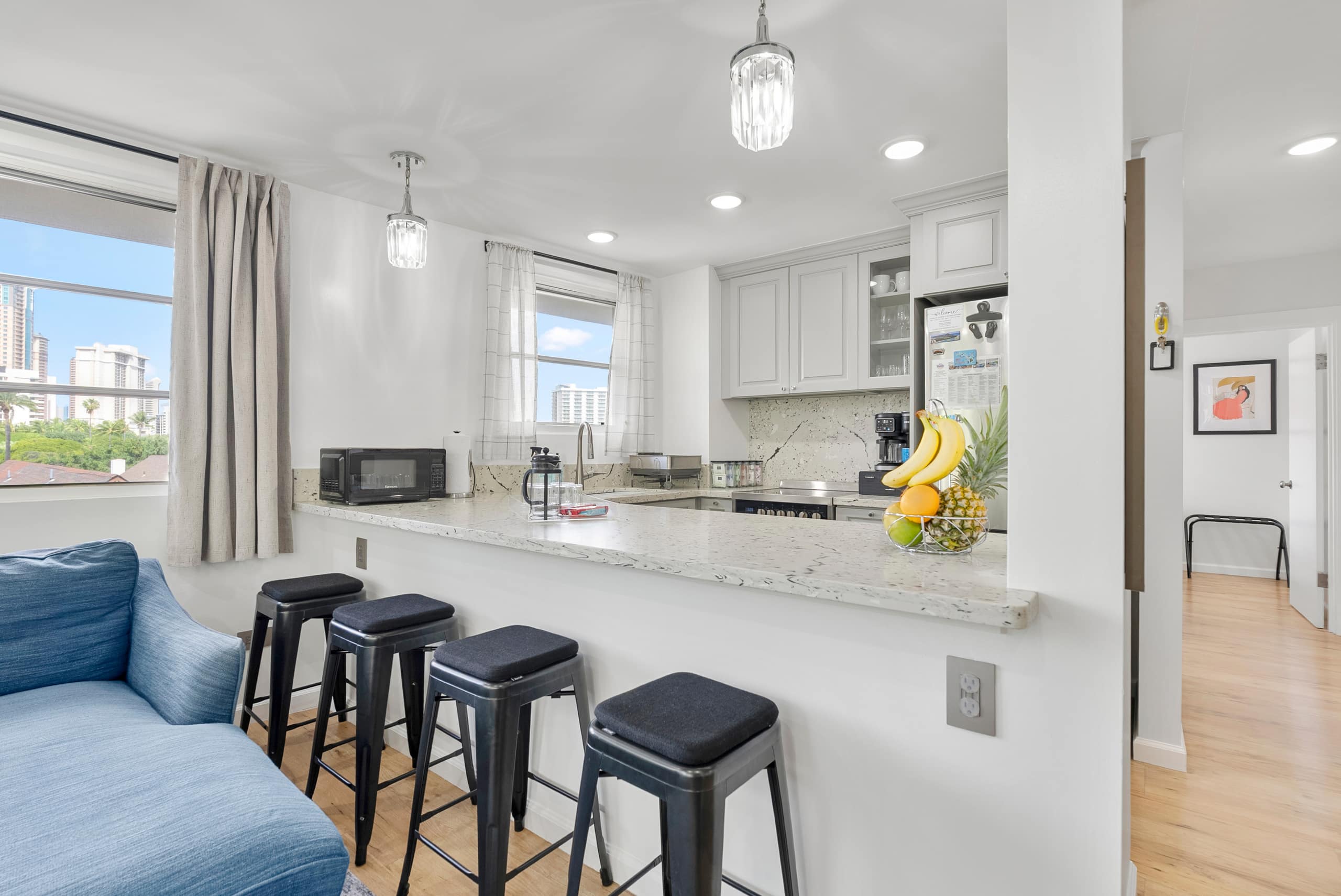Waikike Beach Loft Near Restaurants - Image 5