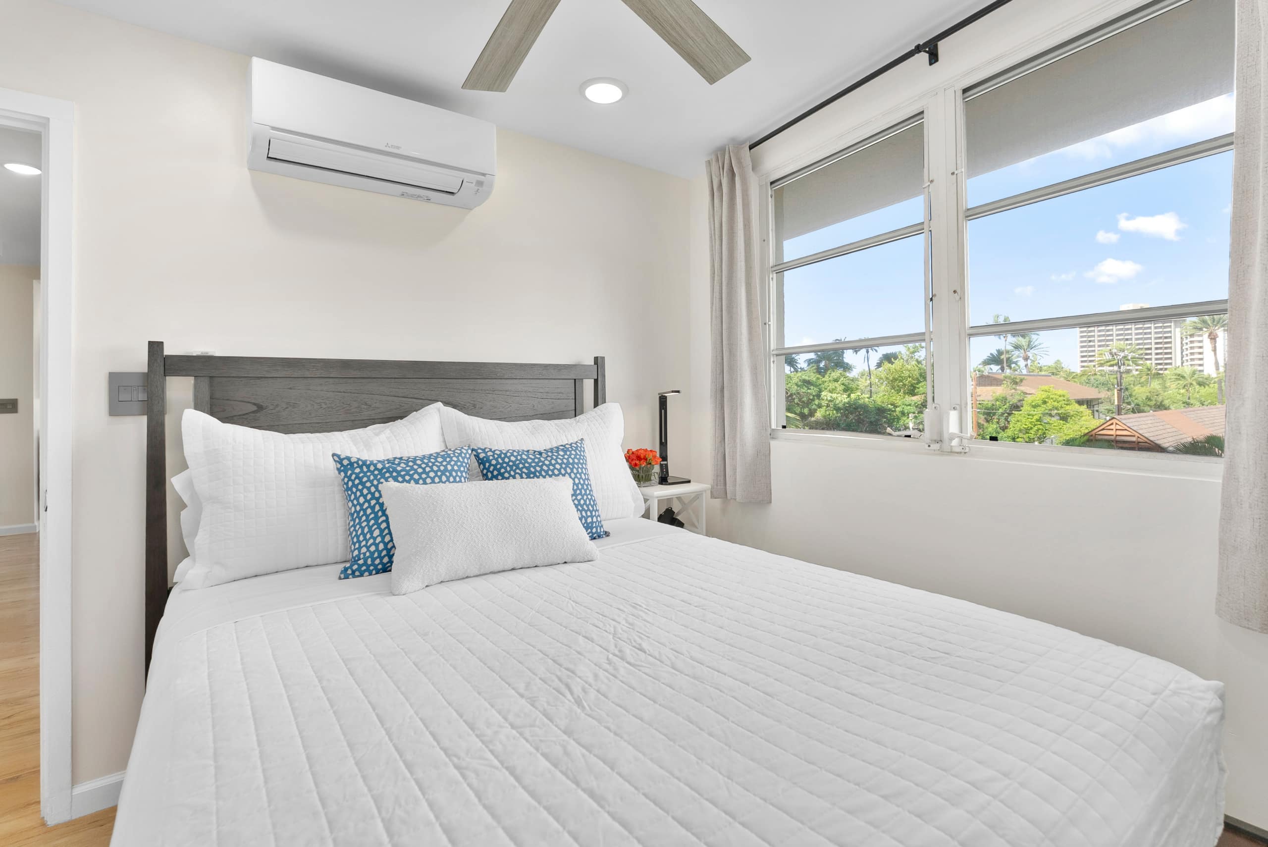 Waikike Beach Loft Near Restaurants - Image 30