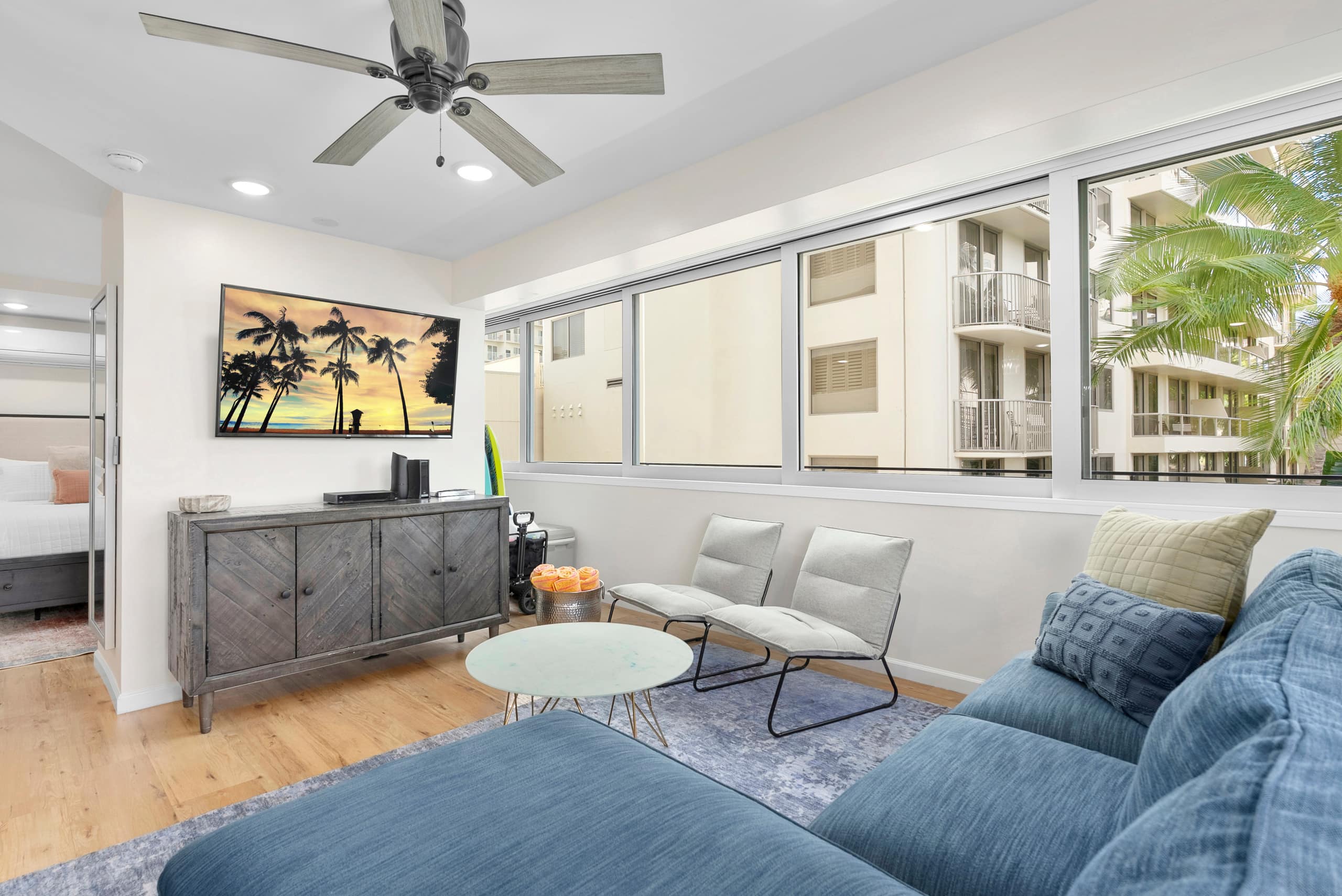 Waikike Beach Loft Near Restaurants - Image 3
