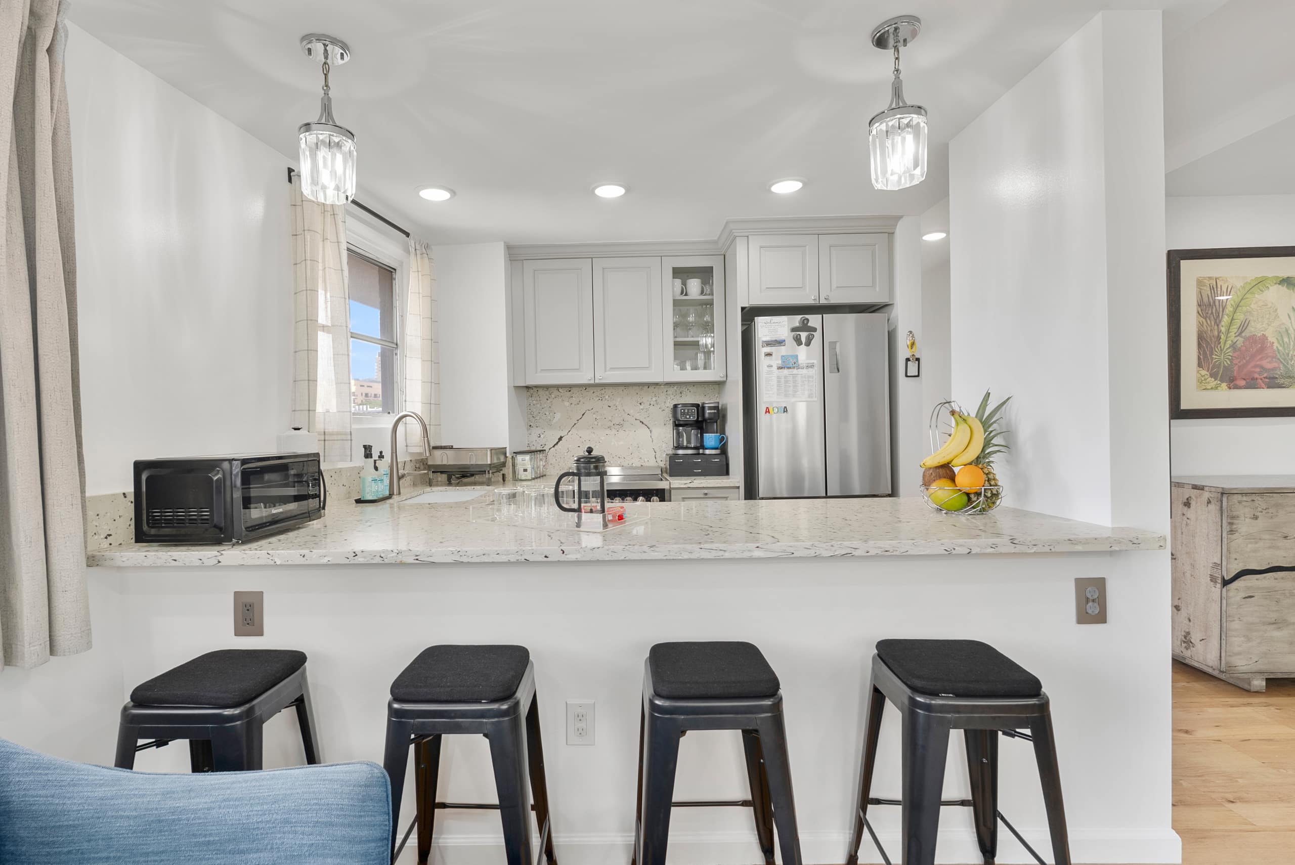 Waikike Beach Loft Near Restaurants - Image 6