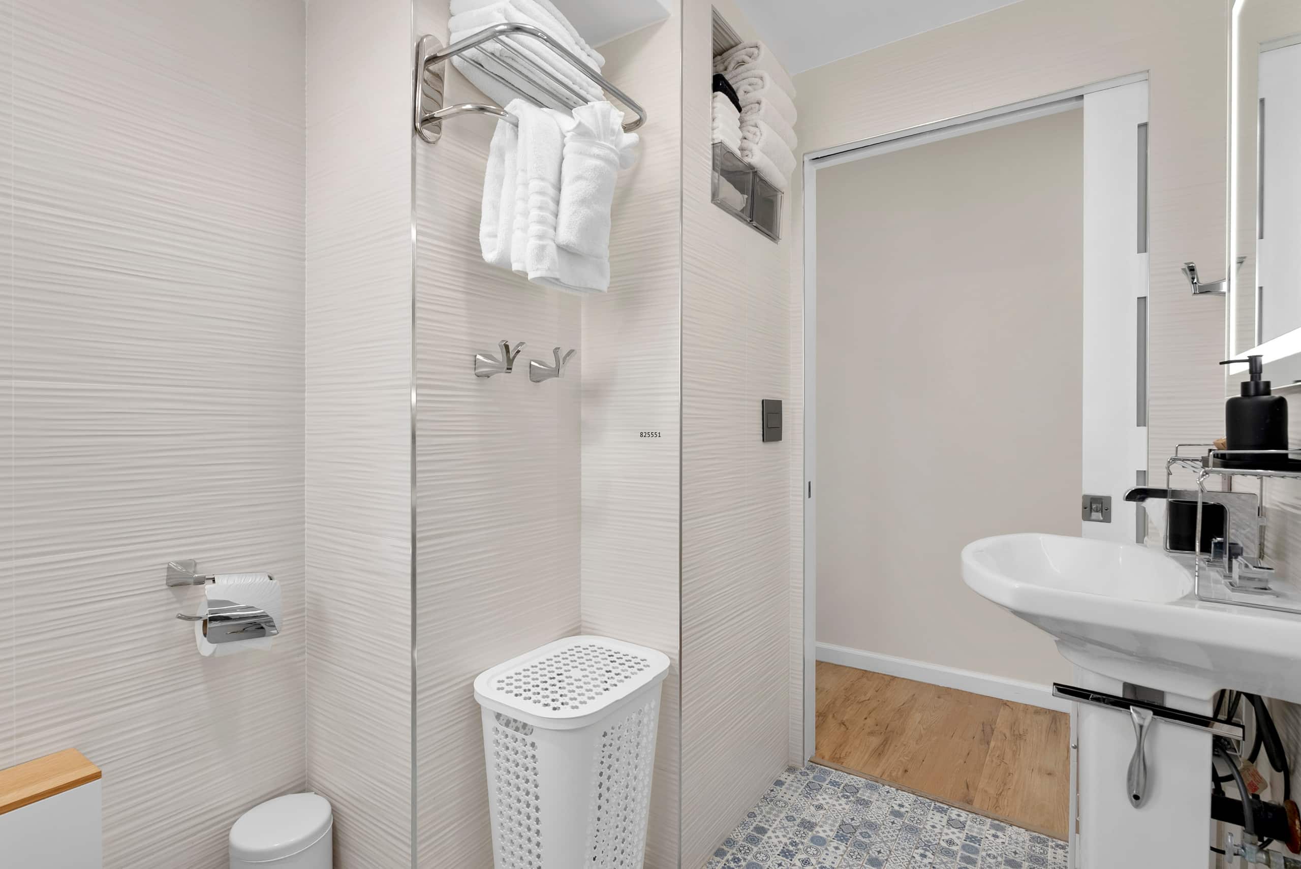 Waikike Beach Loft Near Restaurants - Image 37