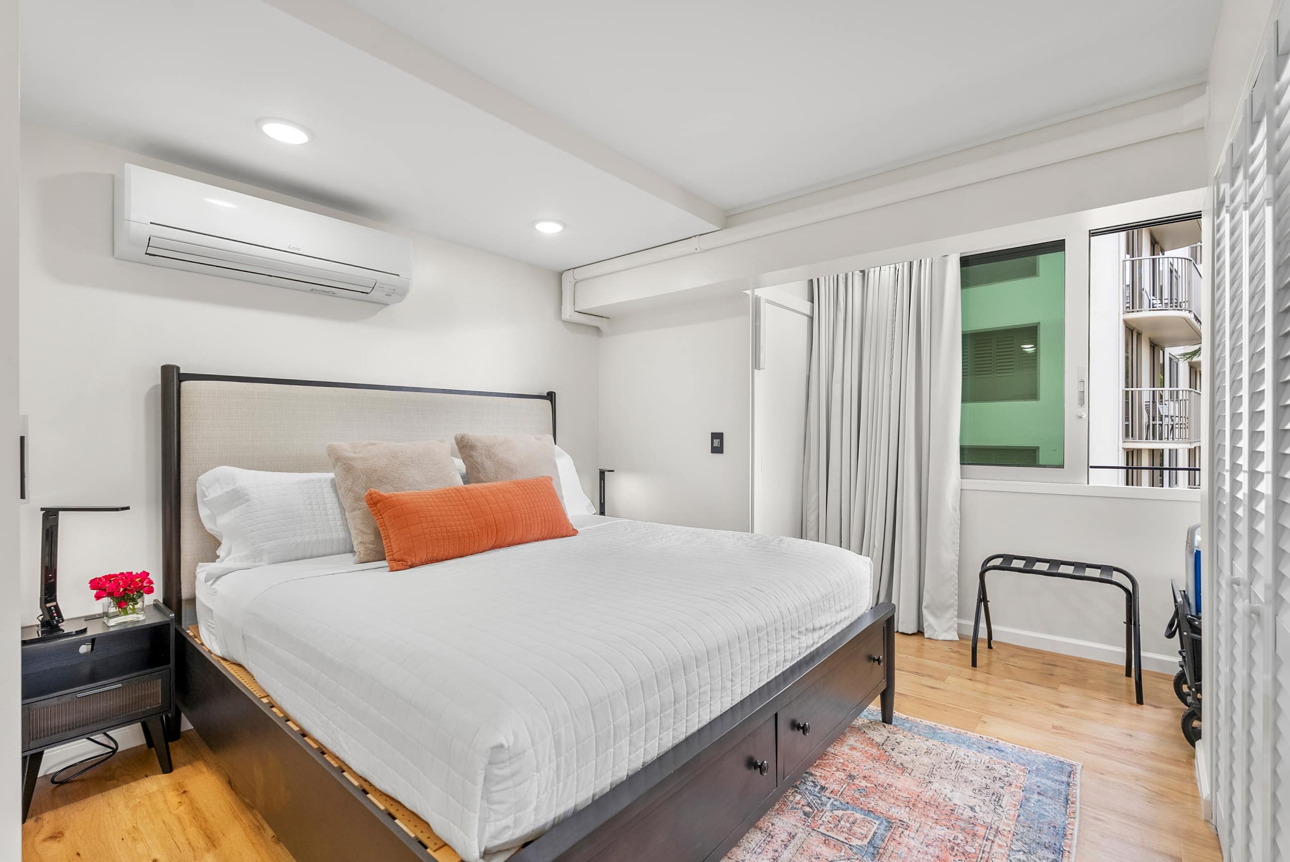 Waikike Beach Loft Near Restaurants - Image 21