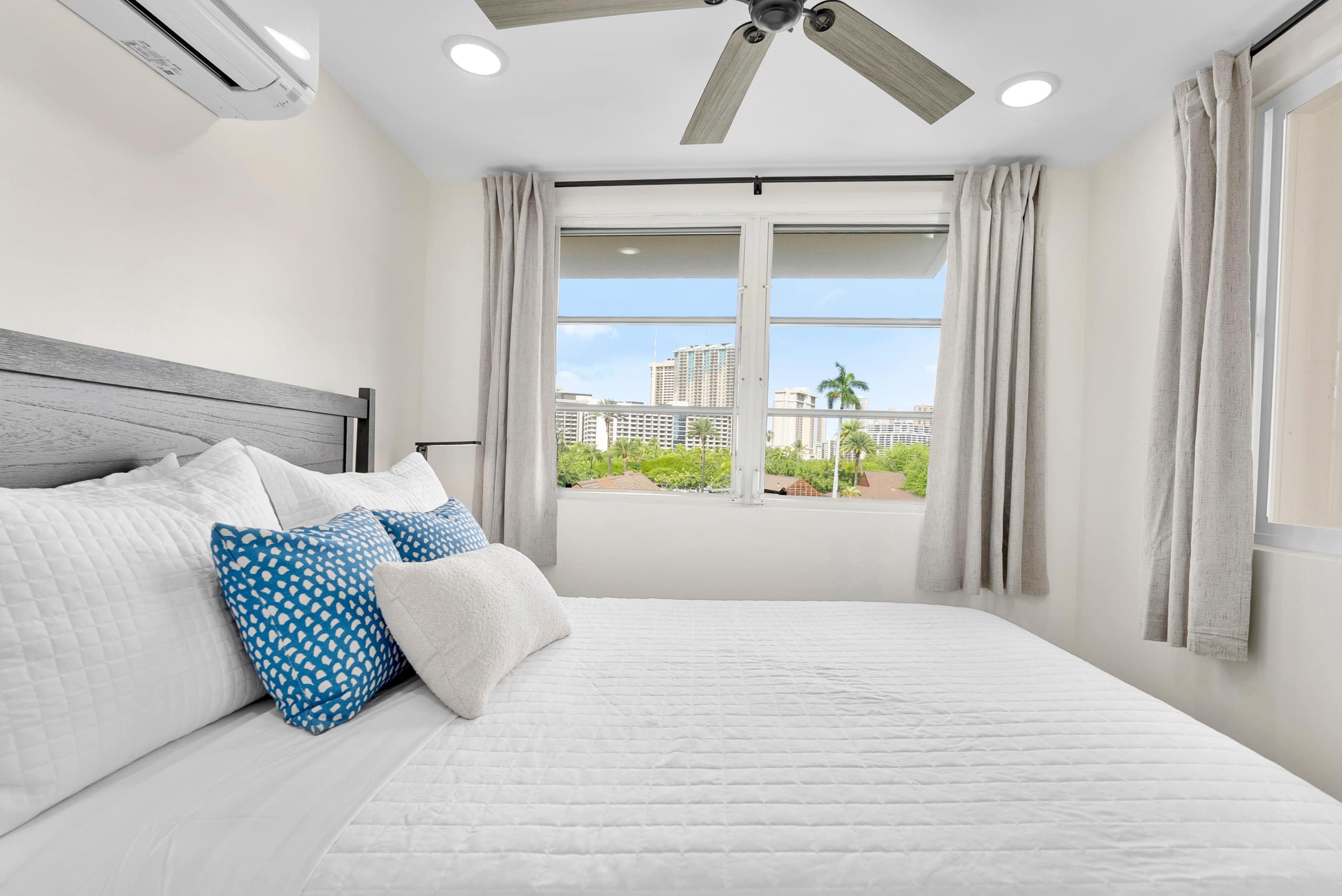Waikike Beach Loft Near Restaurants - Image 29