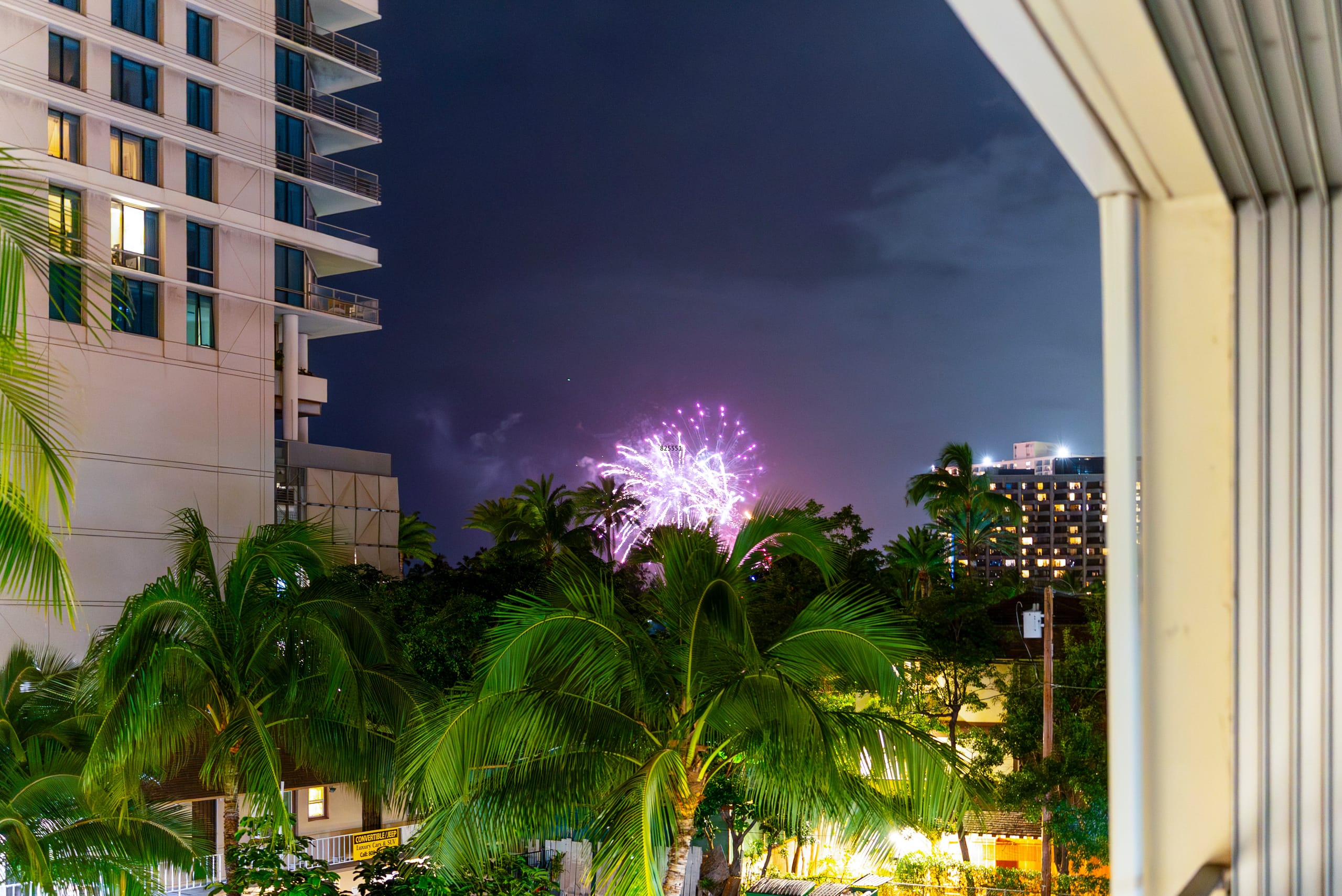Waikike Beach Loft Near Restaurants - Image 10