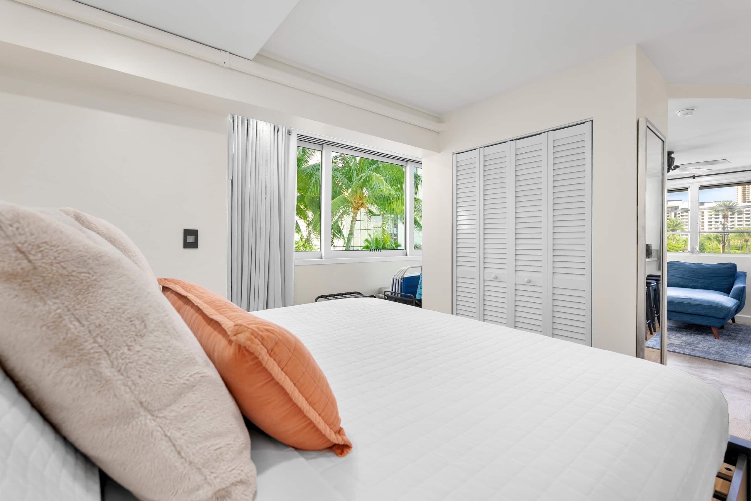 Waikike Beach Loft Near Restaurants - Image 26