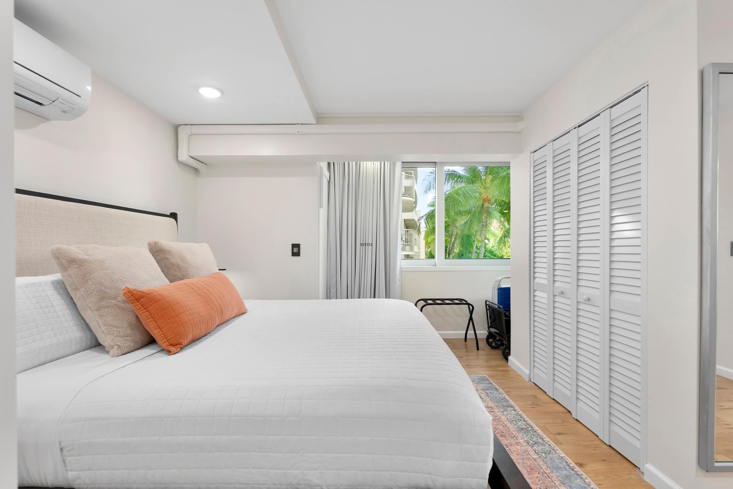 Waikike Beach Loft Near Restaurants - Image 24