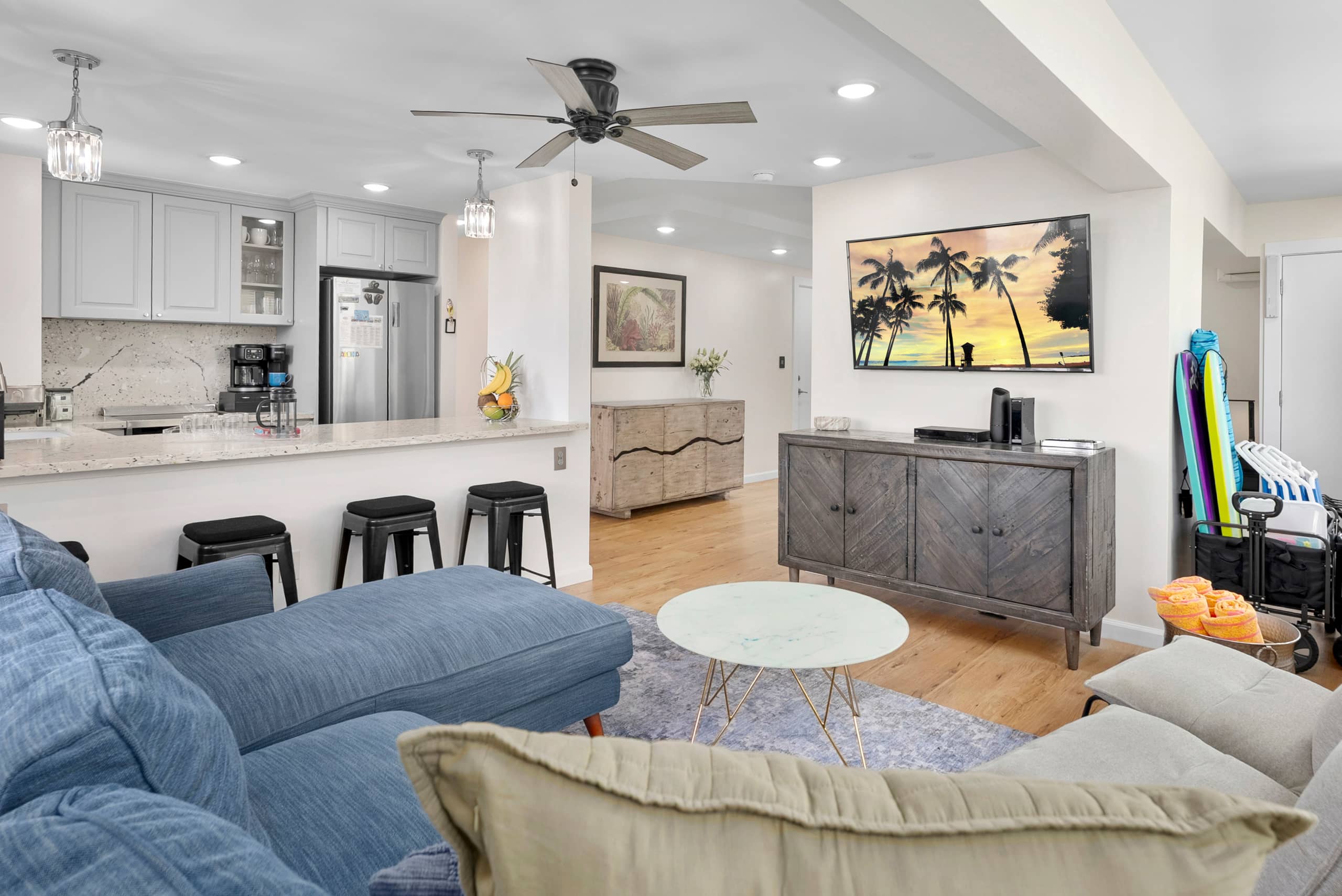 Waikike Beach Loft Near Restaurants - Image 2