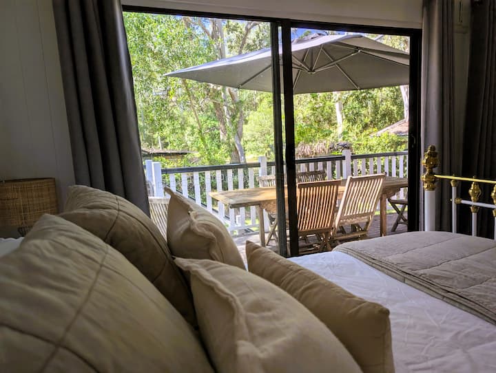 Main bedroom, Queen bed