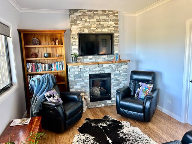 Manna Hill Farm Cottages – Mt Roland View gallery image 2