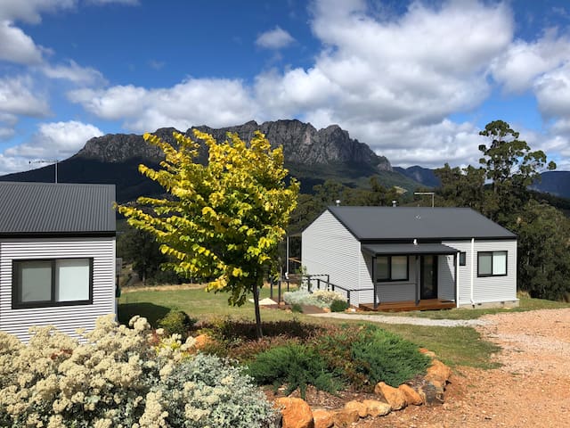 Manna Hill Farm Cottages – Mt Roland View