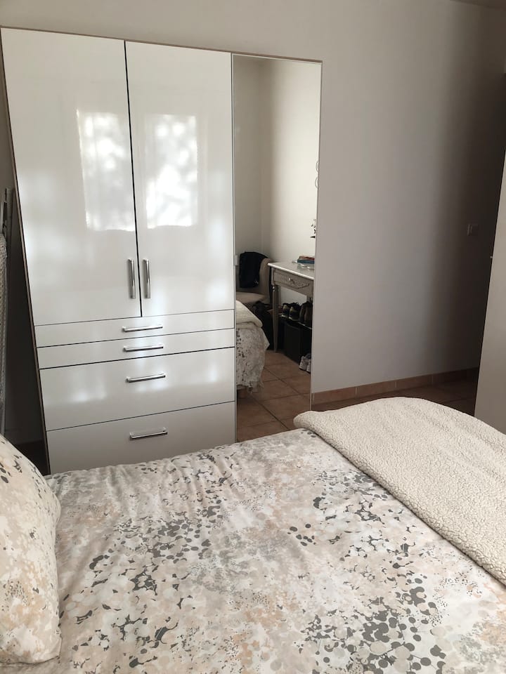 غرفة النوم 2