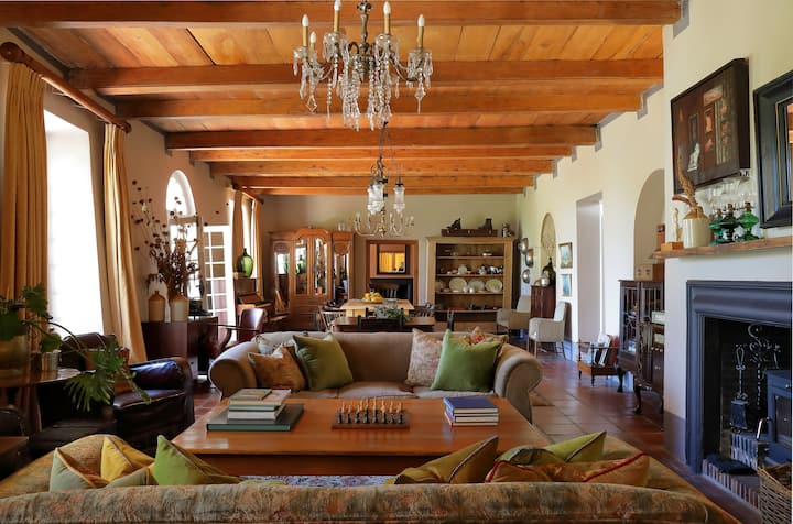 Cape Dutch Family Retreat With Hot Tub & Animals - Somerset West
