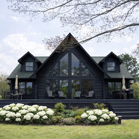 Lake Bowen Log Lodge | 6BR • Shared Dock