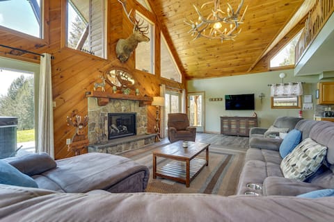 3-Acre Benezette Cabin: Hot Tub, Grill & Mtn View