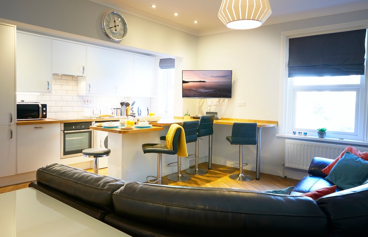 Popular Airbnb listing: Filey Beach Retreat sleeps 4/5 seafront in Filey