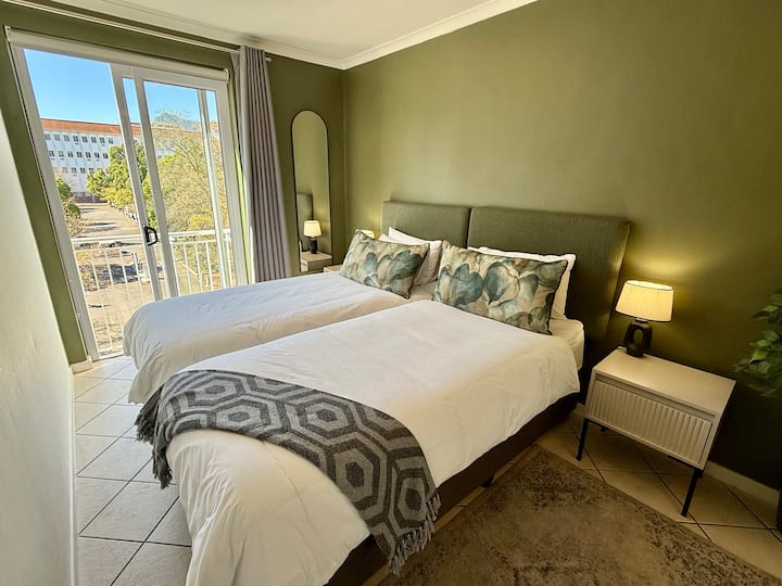 Escape To 205 In Stellenbosch Central-parking Incl - Stellenbosch