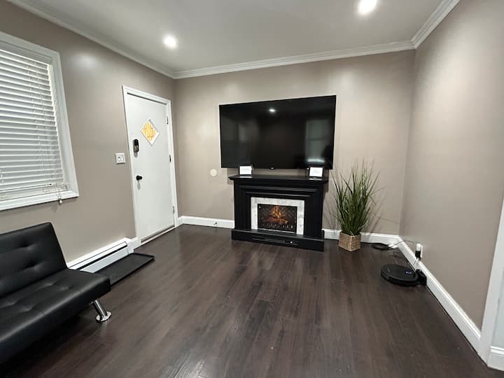 3 Bedroomprivate/downtown Heart/convenience Galore - Bethpage State Park, Farmingdale