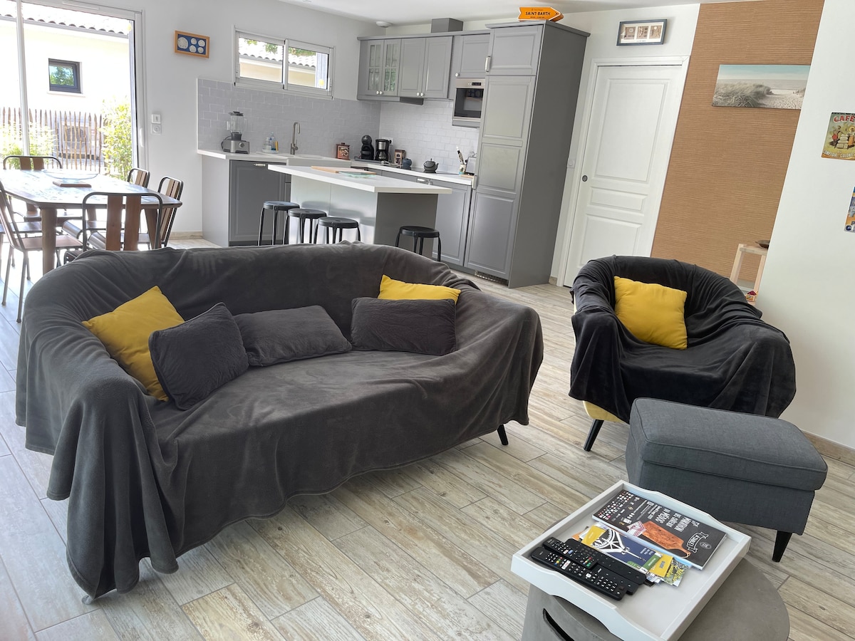 Top performing Airbnb: House near Gurp Beach in Grayan Et L'hôpital