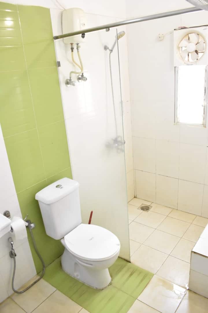 Full bathroom 3 image 1