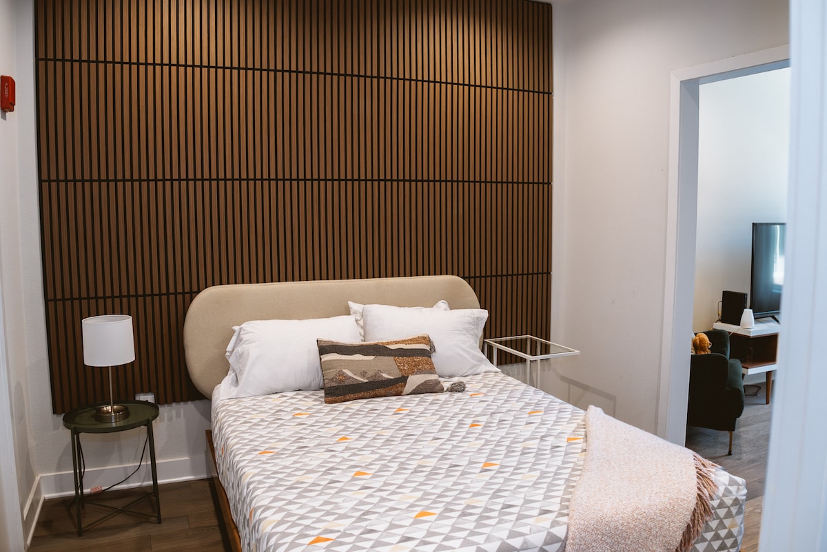 East Side Gem w/ pool – Walk to E 6th, Mins to DT