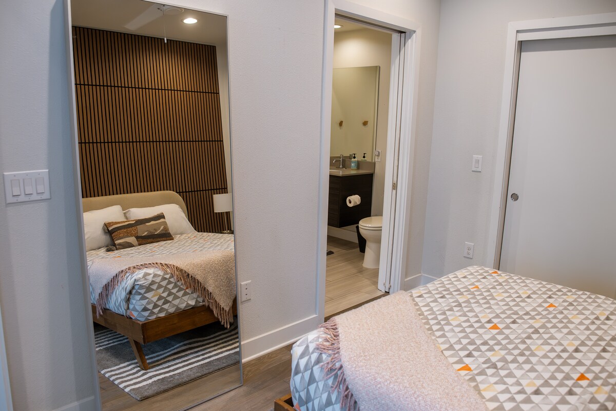 East Side Gem w/ pool – Walk to E 6th, Mins to DT